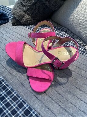NWOB CIRCUS BY SAM EDELMAN Ankle-Strap Sandals in Bright Pink. Size 7